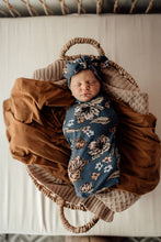 Load image into Gallery viewer, Belle l Snuggle Swaddle &amp; Topknot Set - Snuggle Hunny Kids
