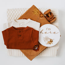Load image into Gallery viewer, Lion &amp; Bronze l Reversible Milestone Cards - Snuggle Hunny Kids
